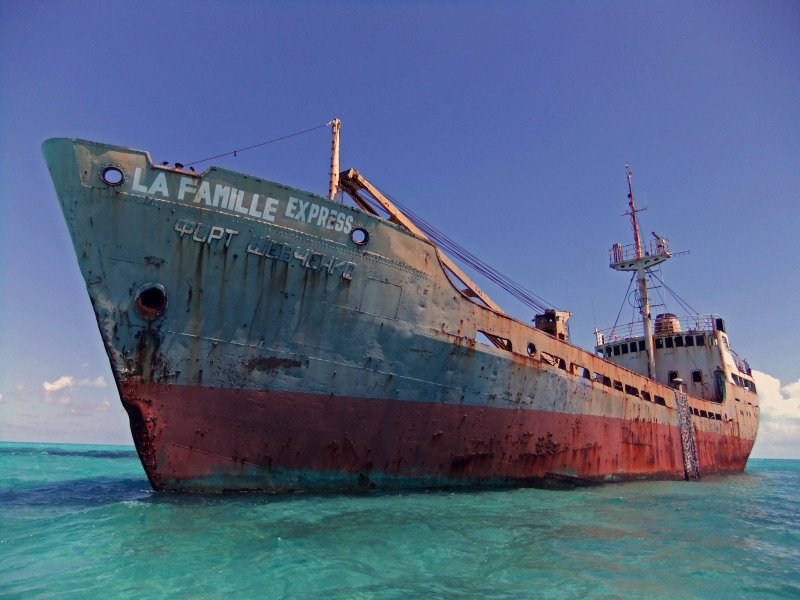 世界上最著名的12艘仍可去拍摄的搁浅船只