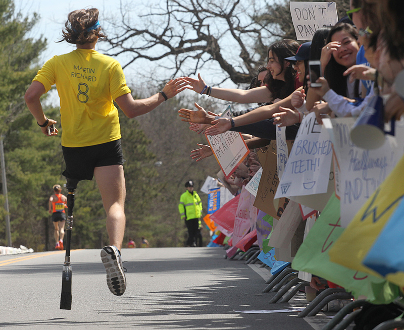 2014波士顿马拉松赛安保翻倍 美国男子夺冠