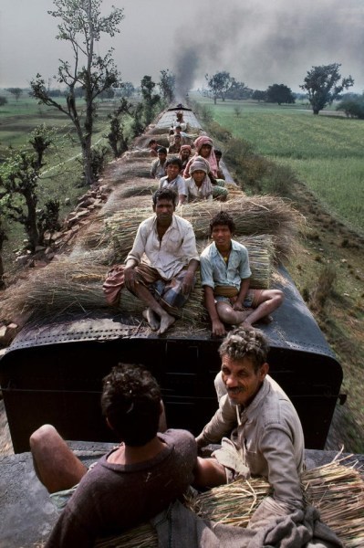 超强外挂 感受印度强悍的火车文化