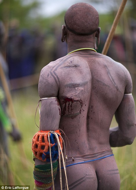 死者获赔牛或姑娘 埃塞俄比亚血腥斗棍