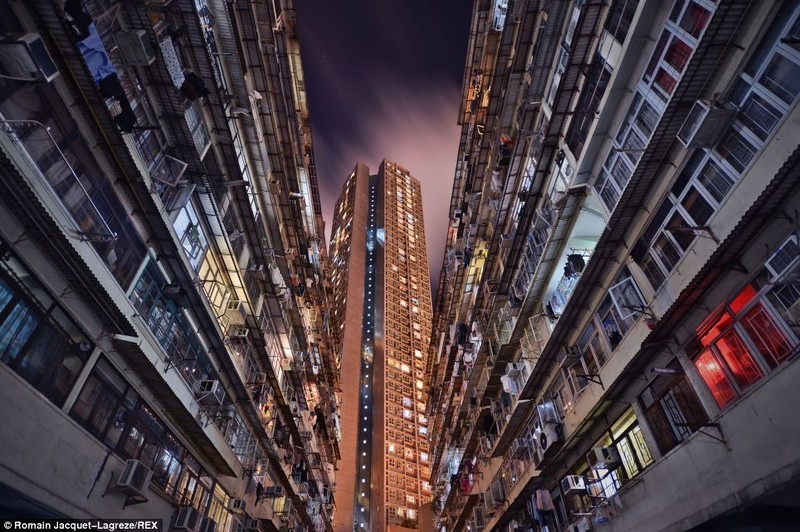 全香港向上看 法摄影师拍香港拥挤城市建筑