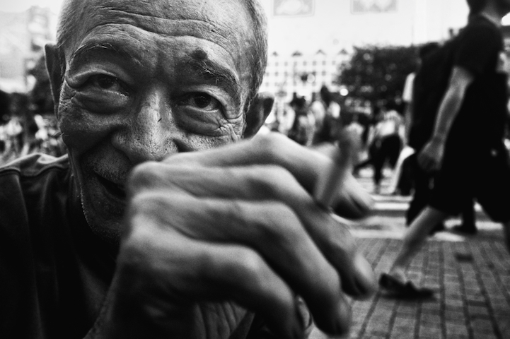 黑白捕手：充满奇异动感的日本街拍照
