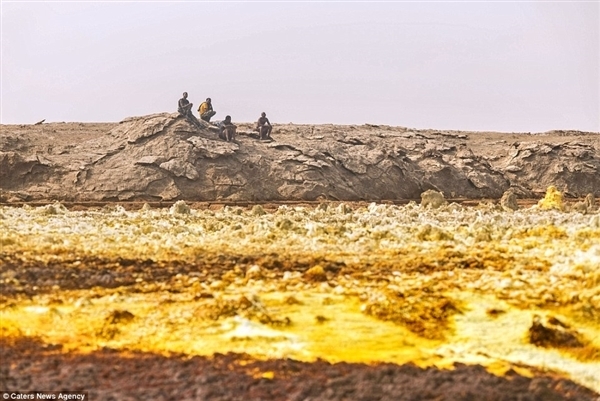 震撼 摄影师冒死拍摄的非洲“黄金”温泉 