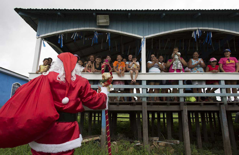 过节沾喜气：2014全球各地欢庆圣诞美图