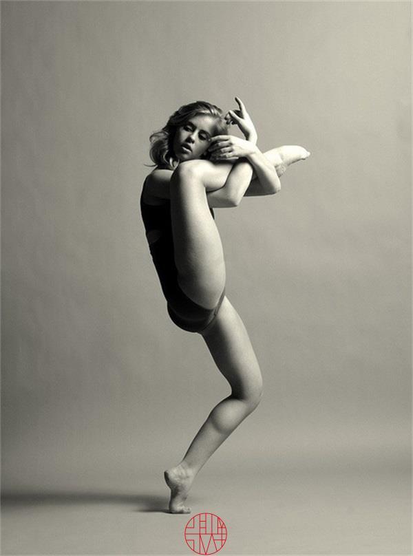 最美的姿势：舞蹈展现人体曲线力量与美