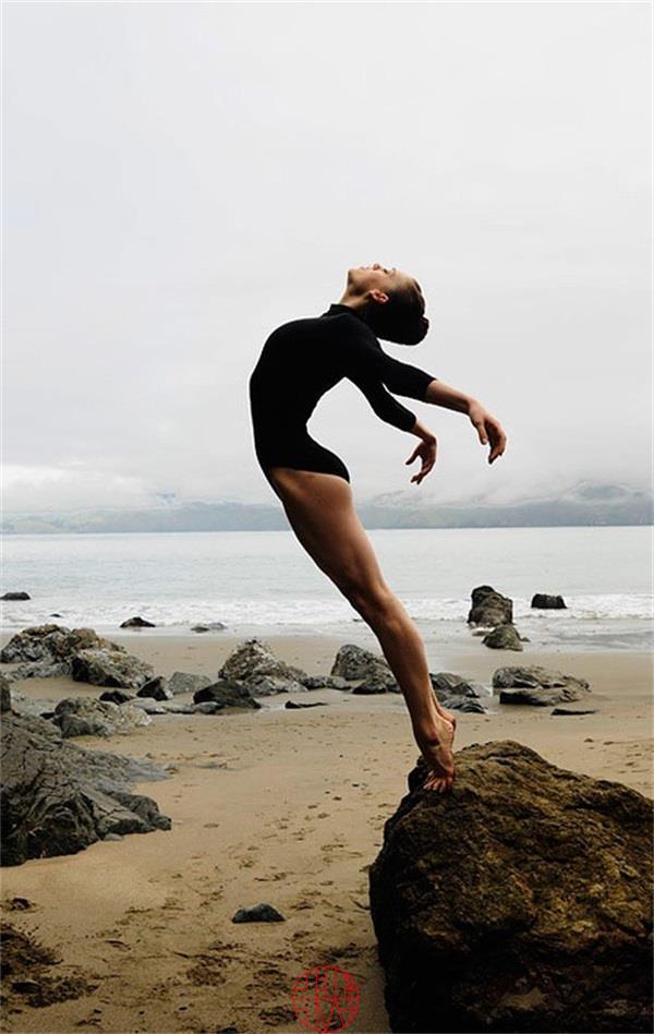 最美的姿势：舞蹈展现人体曲线力量与美