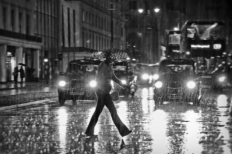 经典的黑白街头摄影 光明与黑暗的较量