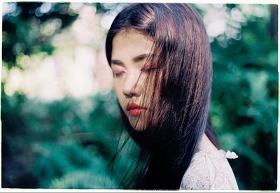 用胶片记录人物情绪 神秘莫测的越南少女