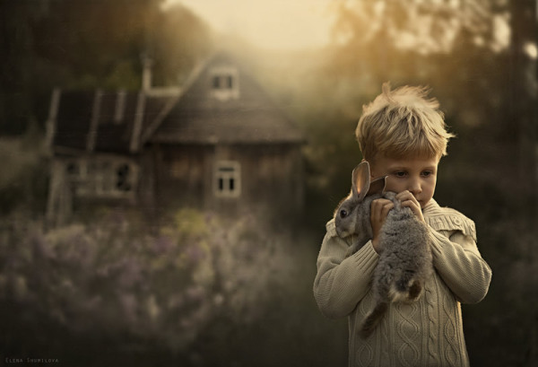 俄国儿童摄影：她让儿子活成森林之子