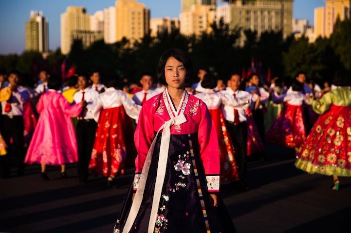 罗马尼亚摄影师带你感受朝鲜美女的纯朴魅力 