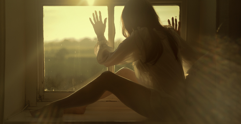 借用一扇窗 拍出唯美有意境的情绪人像