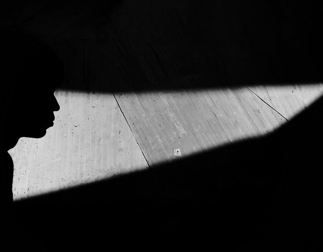西班牙街头光影大师 用手机拍摄黑白大片