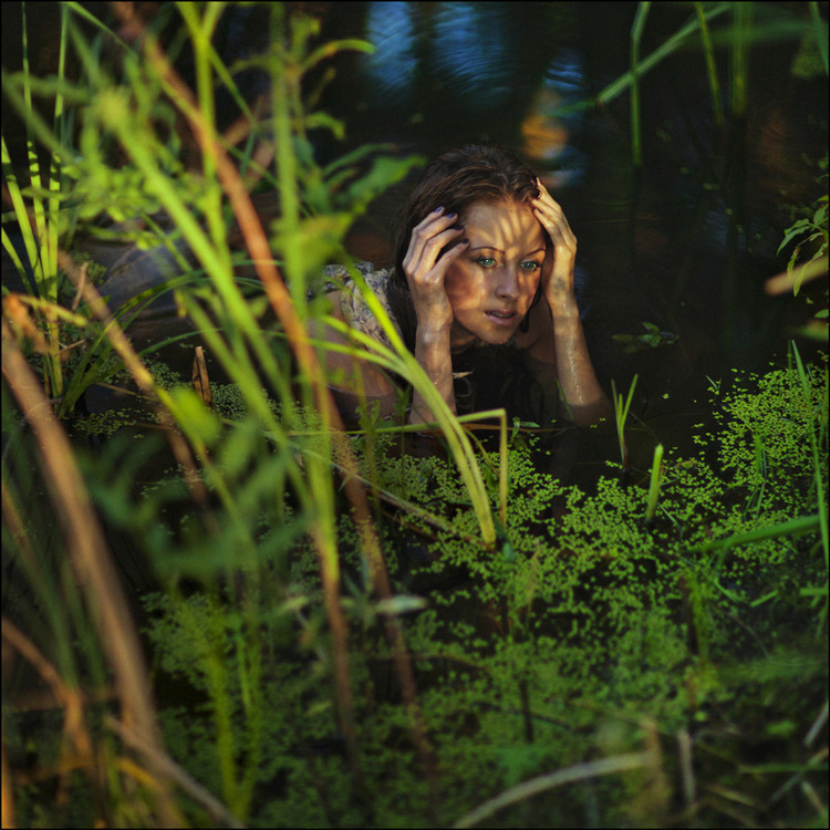 远东私影像：耽溺在森林中的黑暗女神
