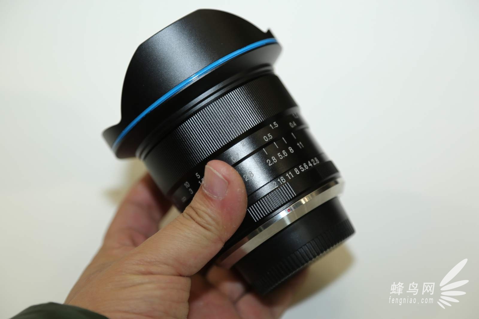 CP+2016:0畸变超广角 老蛙12mm F2.8外观