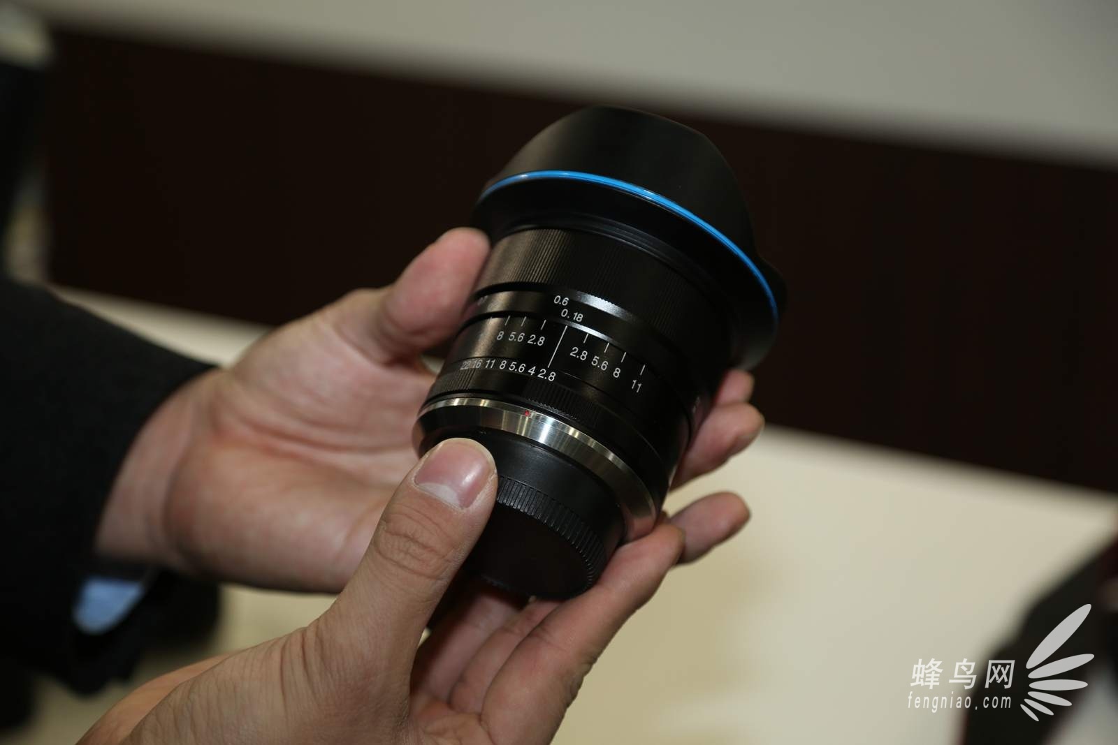 CP+2016:0畸变超广角 老蛙12mm F2.8外观