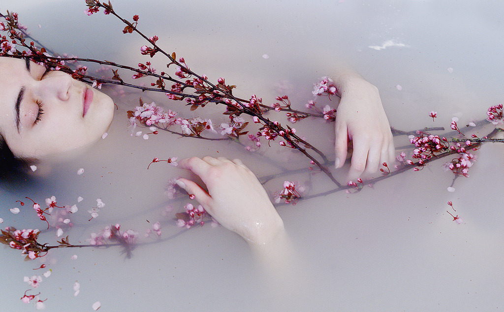 ŮӰʦһ ĳĵ黳