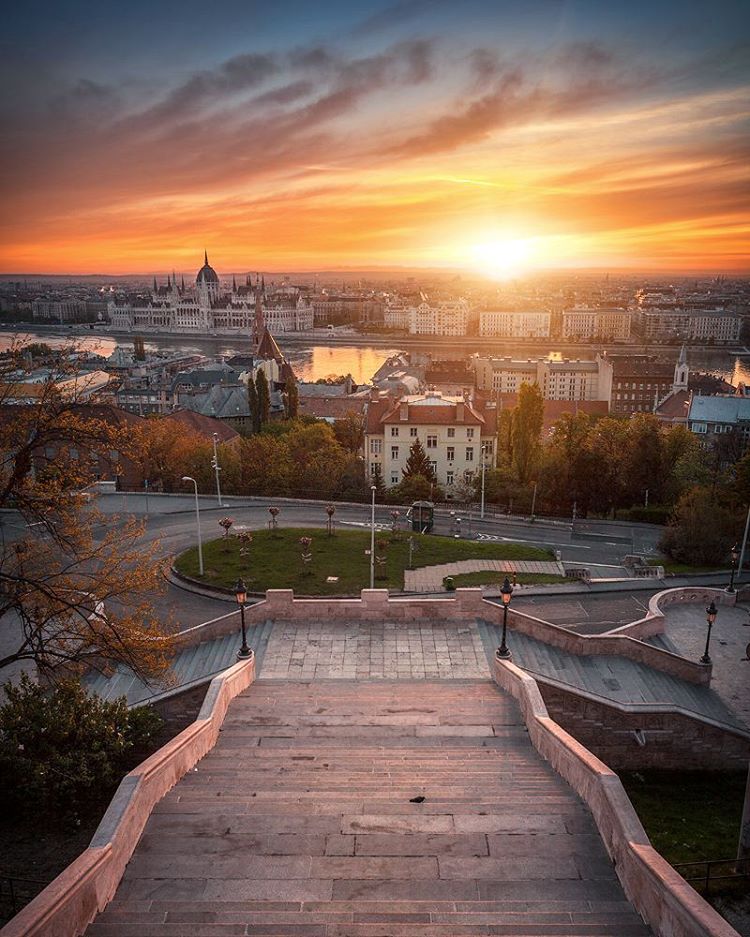 暮光之时的城市风光 布达佩斯的日出日落