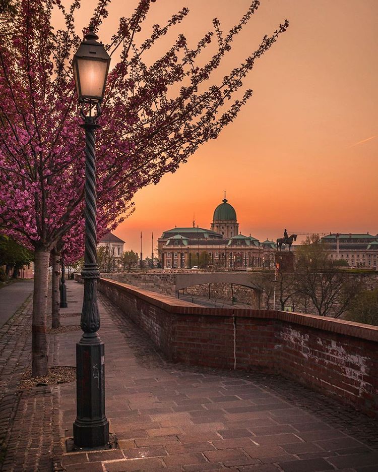 暮光之时的城市风光 布达佩斯的日出日落