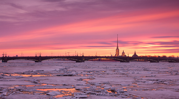 紫色天空下的圣彼得堡 纯正欧洲的风景与城市