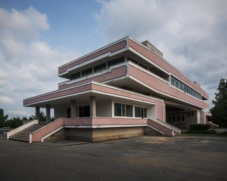 超现实感的朝鲜 威严的建筑与广阔的场面