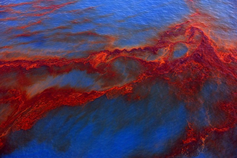 工业的伤痕 航拍揭秘水资源污染的严重危害