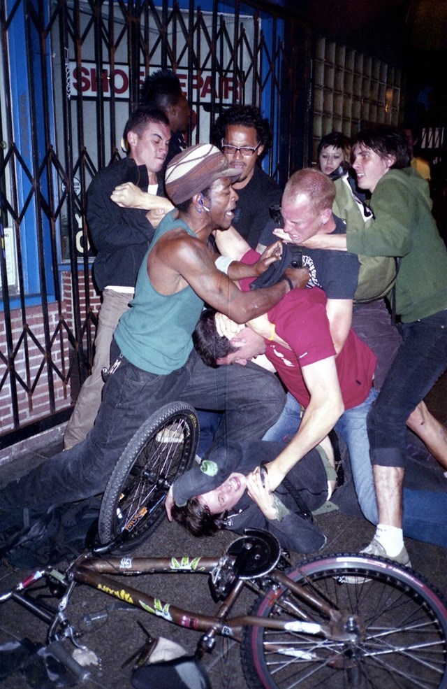 90年代老照片 记录美国街头疯狂涂鸦一族