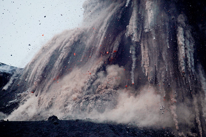  Anak Krakatau火山 喷薄四溅的跃动生命