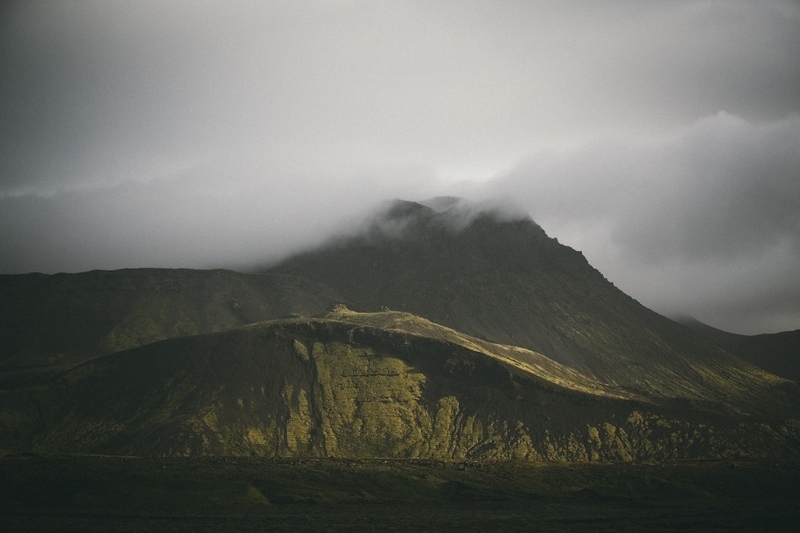 充满戏剧色彩的影调 与冰岛的冷艳融为一体
