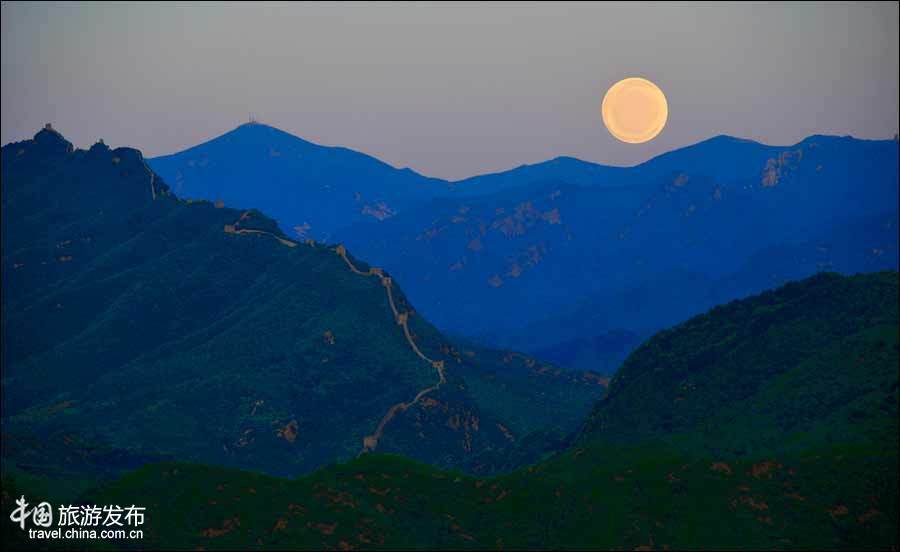 中秋夜 金山岭长城告诉你中国最美赏月地