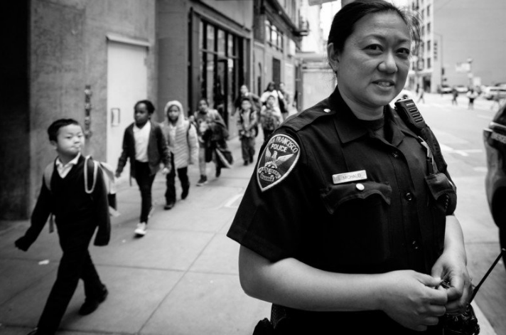 和旧金山警察局官方摄影师一起记录警察的日常