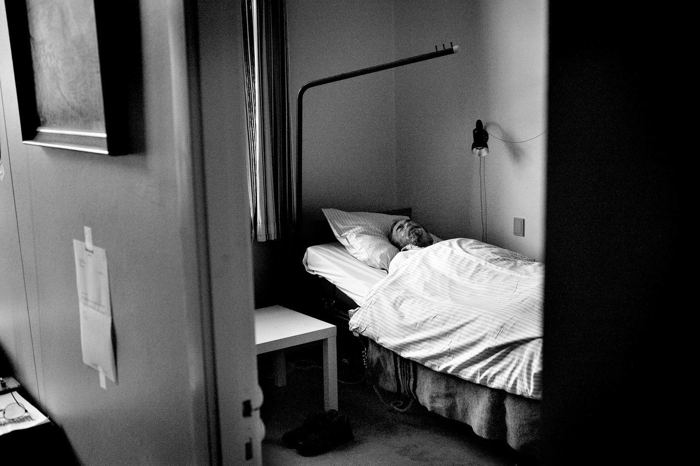 生为酒死 摄影师记录等待死亡的重度嗜酒病人
