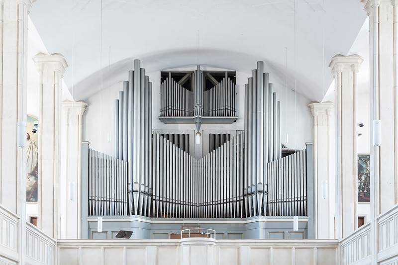 天主教堂中庞大壮观的管风琴 错落复杂的乐器