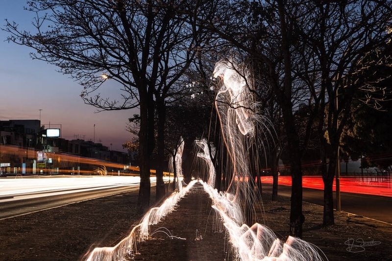 用光绘为夜拍增添灵感 让自然与街道银装素裹