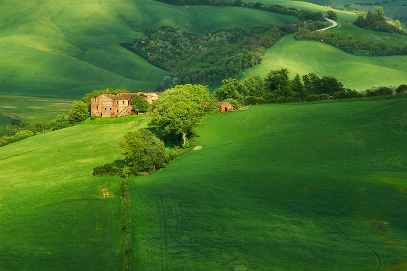 意大利精致的自然风景 田园的绿野仙踪和海岸