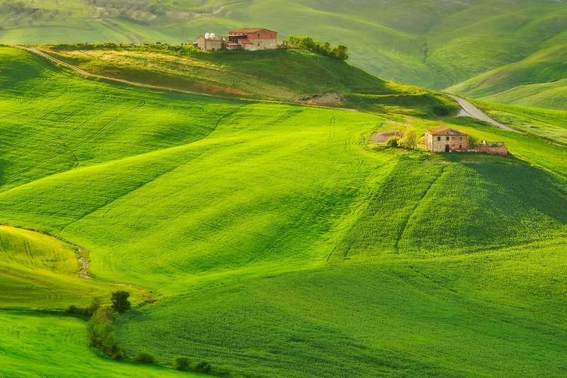 意大利精致的自然风景 田园的绿野仙踪和海岸