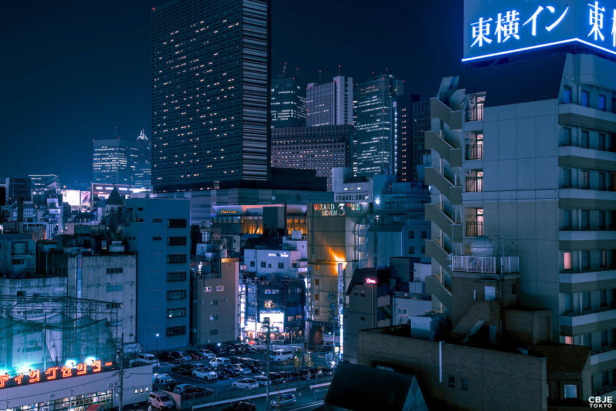 感受夜幕之下的孤独 霓虹闪烁的东京