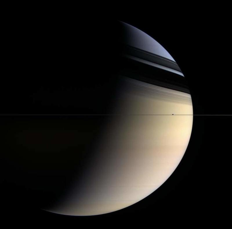 卡西尼号坠入土星 航拍20年精美大图鉴赏