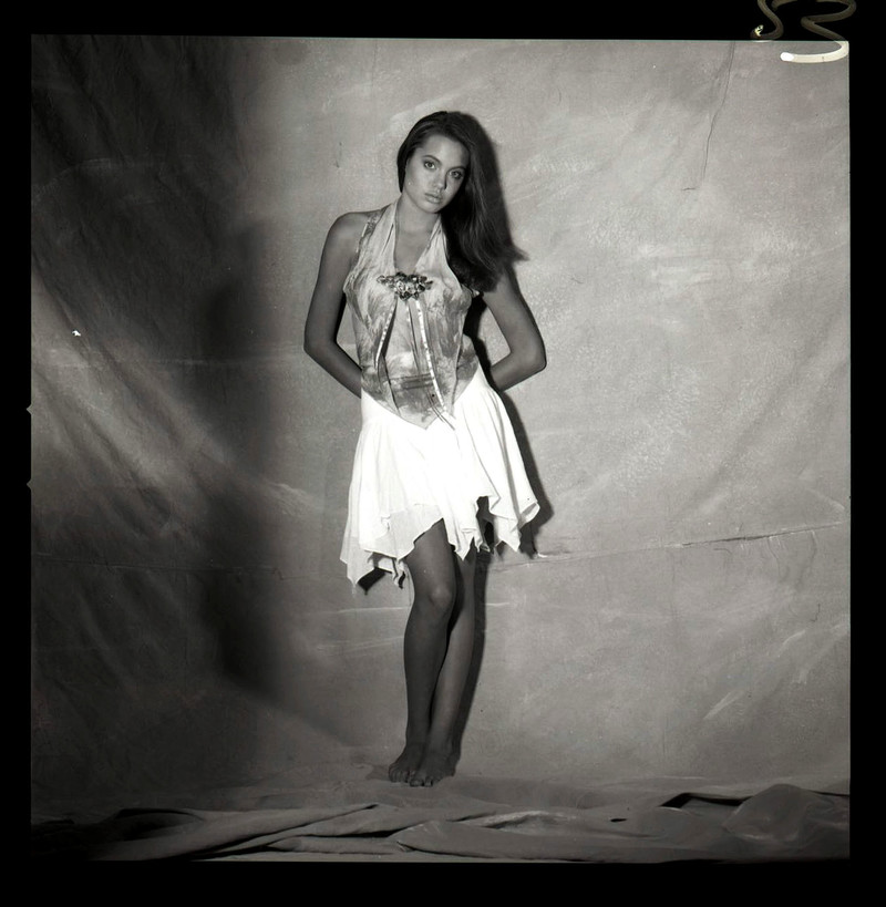 摄影师记录女神的青春时代 15岁的安吉丽娜·茱莉