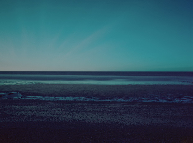 宁静的深蓝色大海 目之所及只有淡淡的海平线