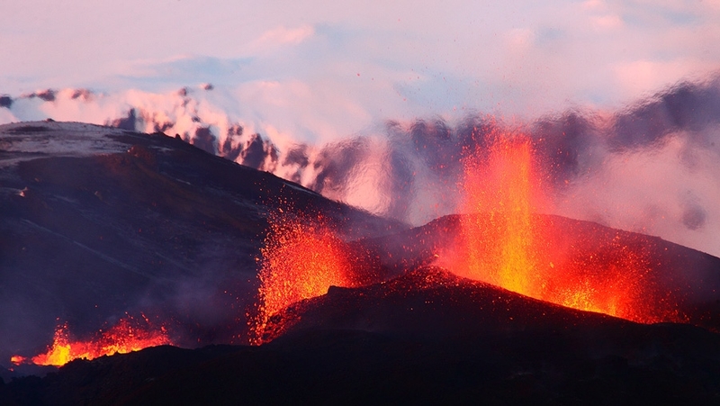 火山冰原与极光 这种神奇景象能在冰岛见到