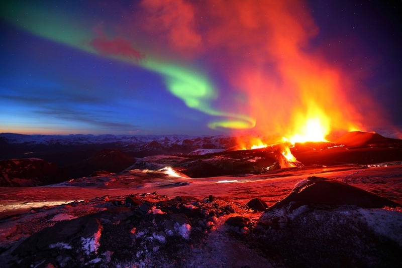 火山冰原与极光 这种神奇景象能在冰岛见到