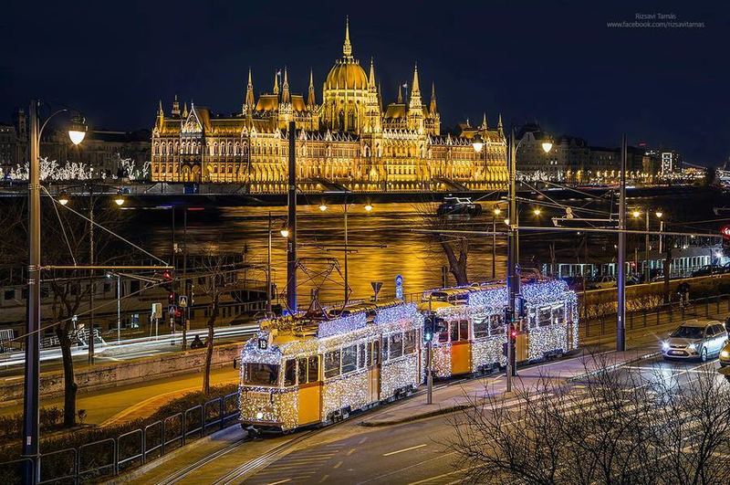 布达佩斯圣诞夜 那辆载着梦飞驰而过的电车