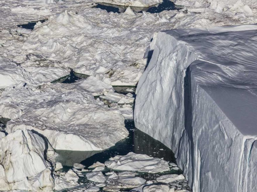 环境的恶化哭泣的冰盖 消融的北极冰面