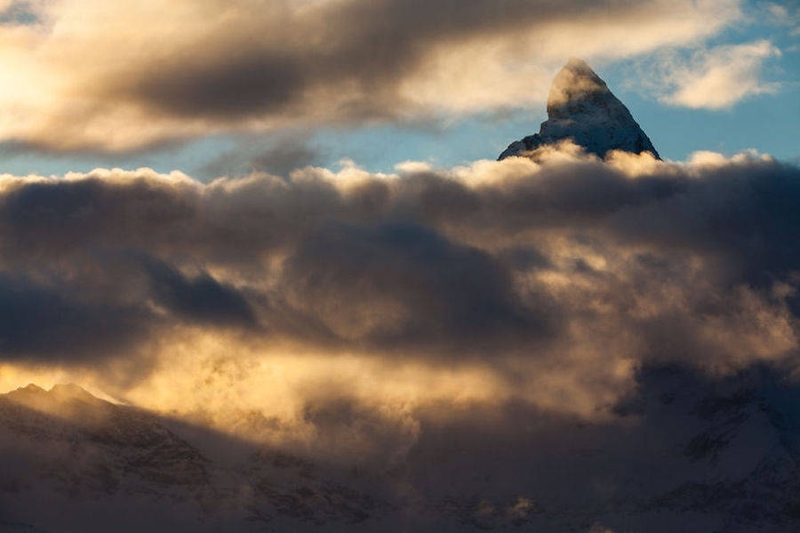 阿尔卑斯雪山终年积雪 壮阔视野展现雪山屹立