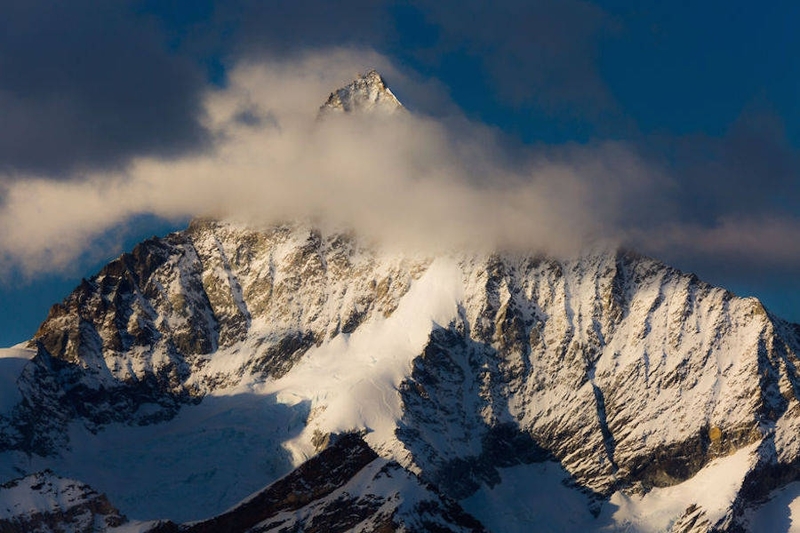 阿尔卑斯雪山终年积雪 壮阔视野展现雪山屹立