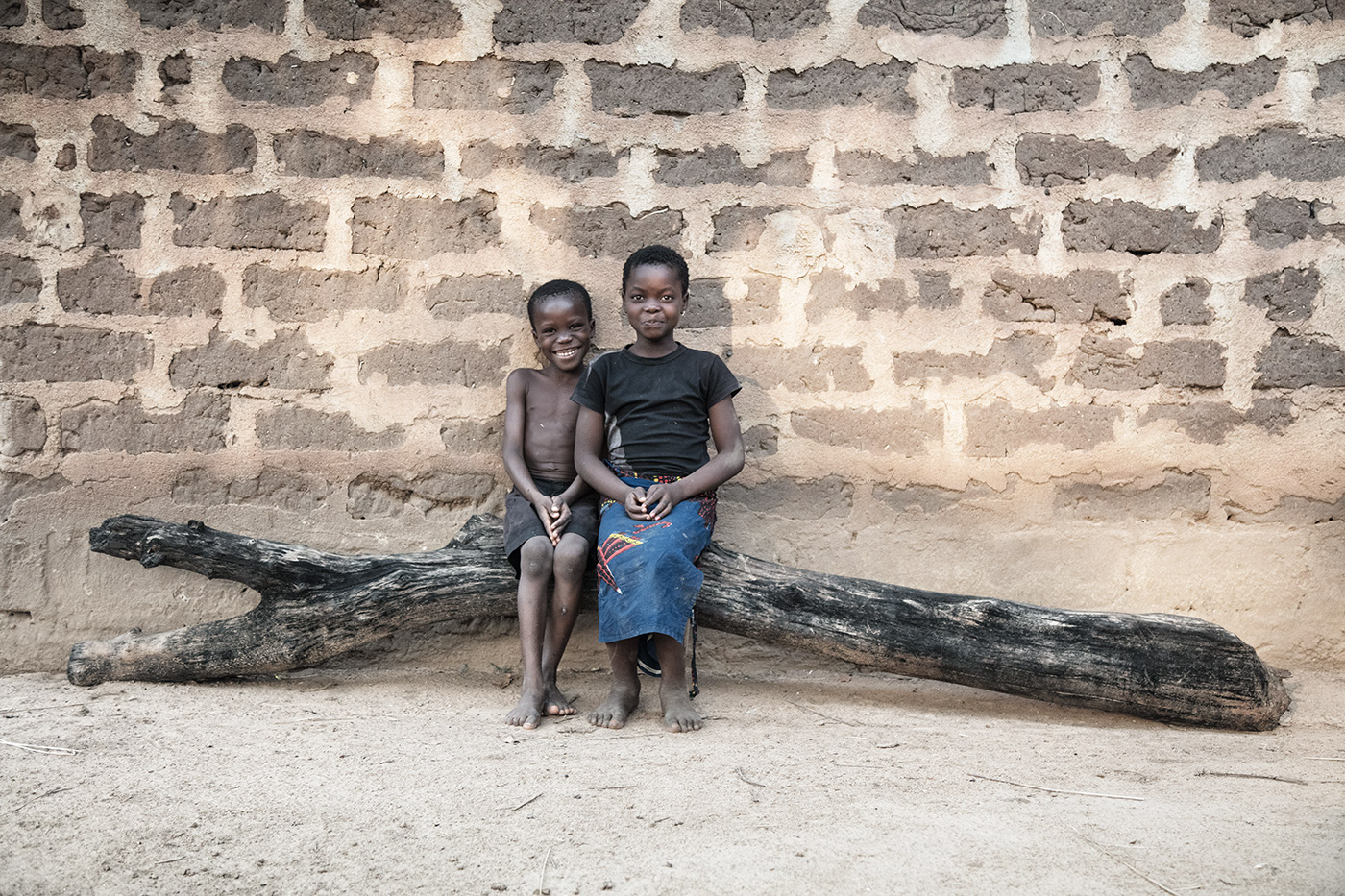走入西非原始的国度多哥 与淳朴的儿童们一起玩耍