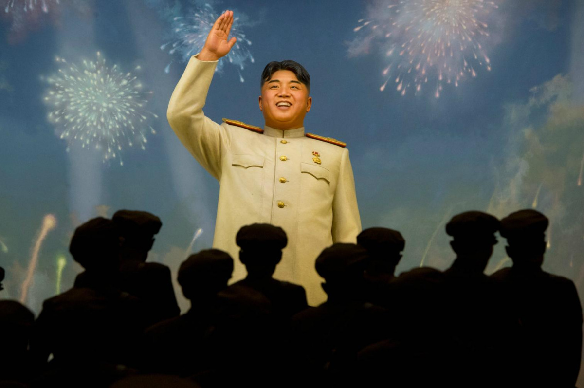 真实的朝鲜面孔 统帅金日成诞辰100周年庆典