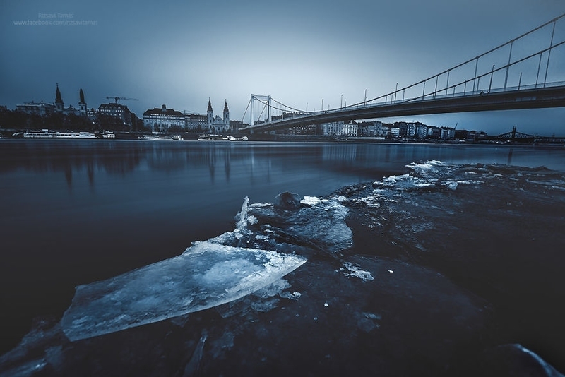 跟随摄影师的脚步感受布达佩斯的冰冻多瑙河