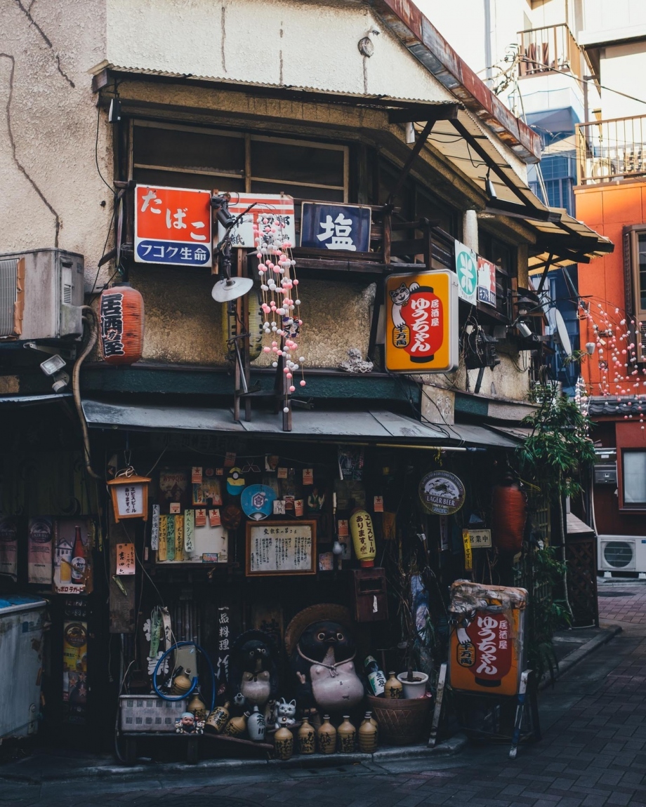 夕阳挥洒在东京街头 行色匆忙风物视觉