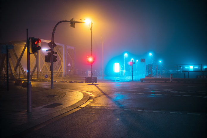雾气朦胧的迷幻世界 迷雾中的霓虹灯火